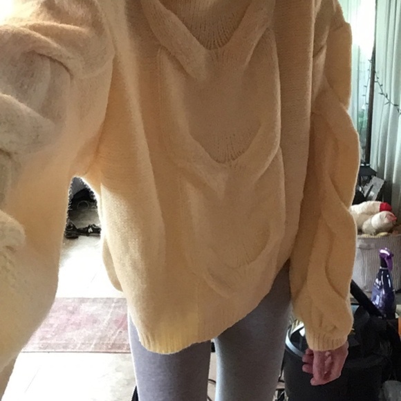 Boutique Butter Yellow Knit Sweater Size M NWT 🍋 - Picture 4 of 7